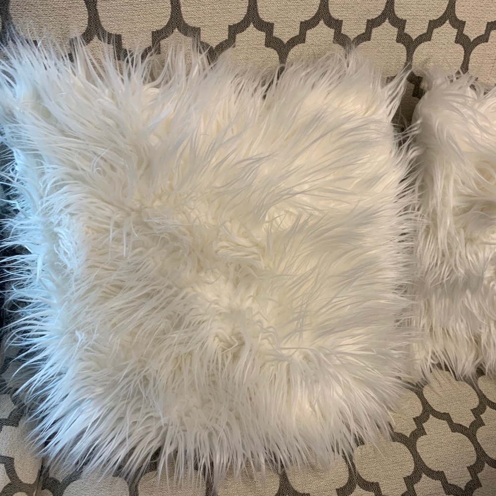 Faux fur ivory pillow covers 18x18. Set of 3 -$30